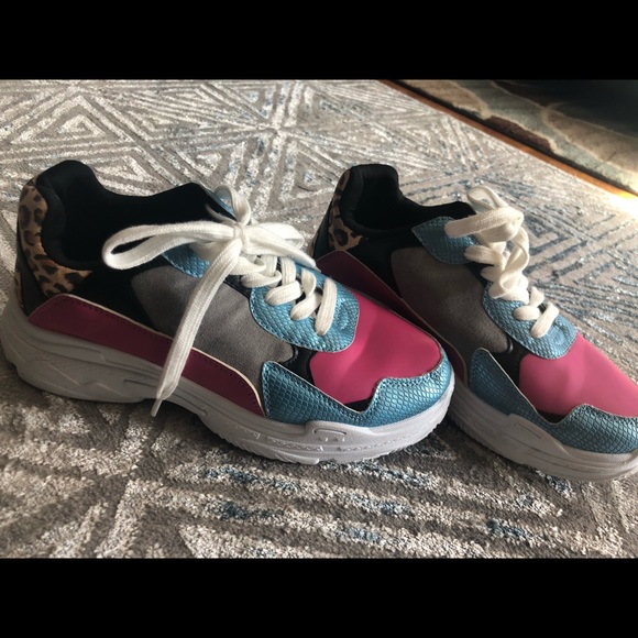 Shoes - Picture 4 of 9